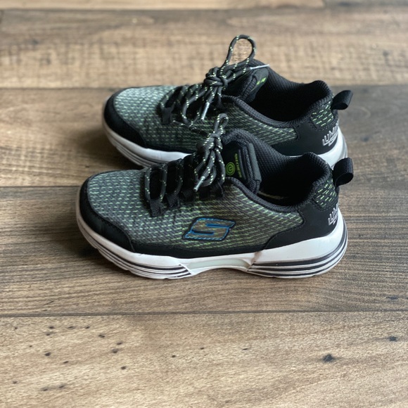 illuminators skechers